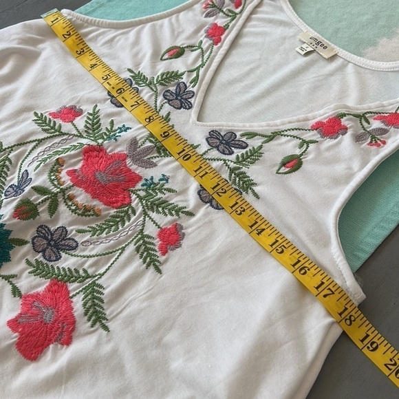 Umgee Floral Embroidered V-Neck Sleeveless Tunic Tank Top - Picture 11 of 12